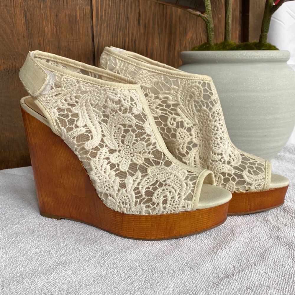 NWOT Lucky Brand Lace Wedges